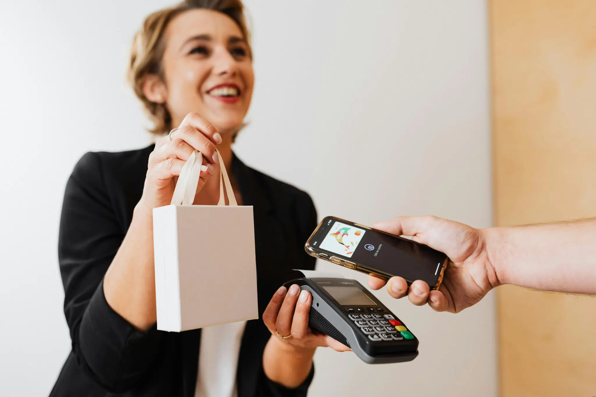How Service Businesses Can Accept Card Payments Without a Register in 2025